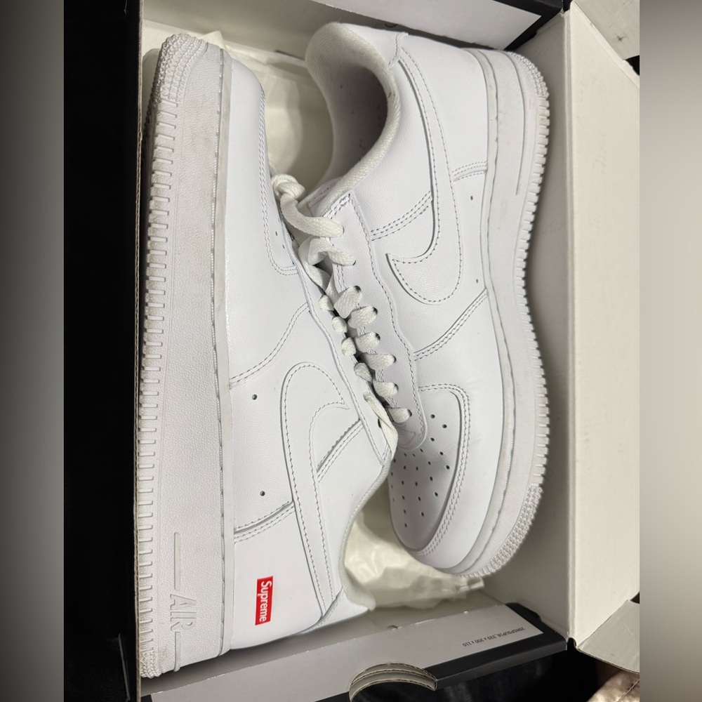 Supreme af1 size 8.5 men